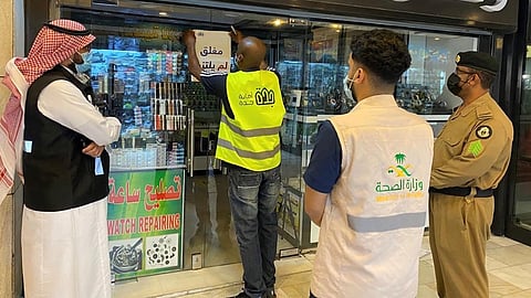 «أمانة جدة» تغلق 65 منشأة مخالفة للإجراءات الوقائية