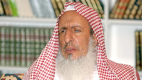 مفتي المملكة: لقاح كورونا ليس مفطرًا للصائم