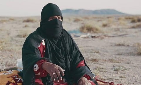 بالفيديو.. المواطنة «شومة العنزي» تروي حكاياتها مع الصحراء والذئاب