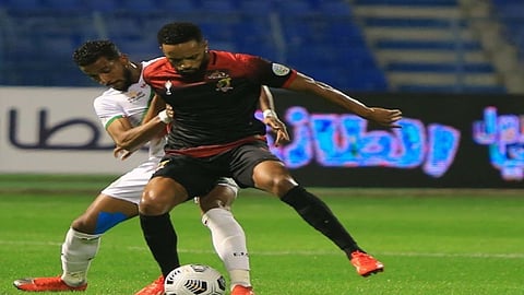 انطلاقة ضمك تصطدم بالفتح.. والاتفاق يداعب المربع الذهبي للدوري السعودي