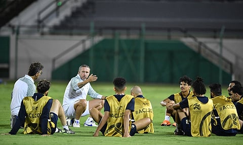 «الأهلي» يدفع بالقوة الضاربة في مواجهة الدحيل القطري