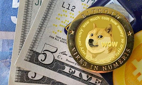 «دوج كوين».. ما هي وكيف أصبحت الـ«مزحة» منافسة لـ«بيتكوين»؟