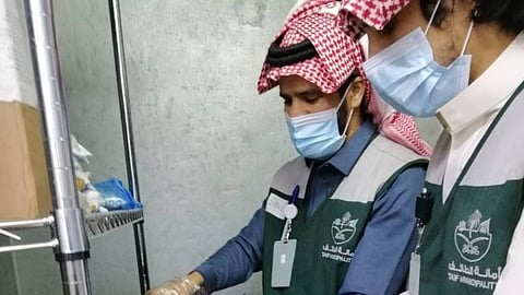 إغلاق 20 محلًا مخالفًا وتنفيذ 2650 جولة رقابية بالطائف