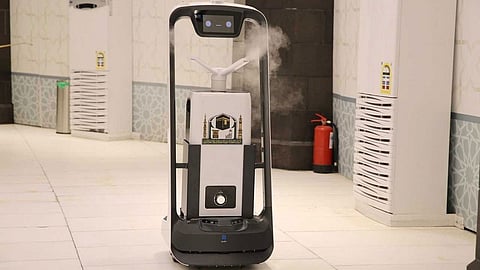 مدير مكافحة الأوبئة بـ«الحرم»: 70 فرقة ميدانية و10 آلاف لتر لتعقيم المسجد