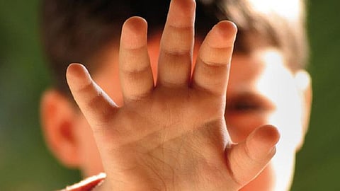 استشاري نفسي يحذر من تعنيف الأطفال بسبب الإفطار في رمضان