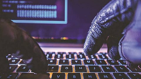 الابتزاز الإلكتروني.. تقنيون يكشفون لـ«عاجل» الأسباب ويقدمون الحلول