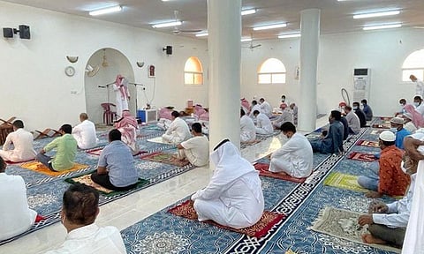 إغلاق 18 مسجدًا في 4 مناطق بعد تسجيل إصابات بكورونا بين المصلين