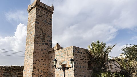 مسجد الظفير بالباحة.. 1400 عام ترويها جدرانه ومئذنته تعود لتصدح بنداء الرحمن