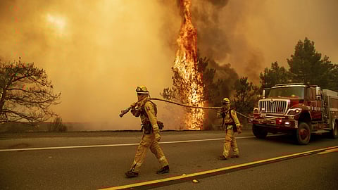 بالفيديو.. حريق هائل في أمريكا.. والسكان يفرون من منازلهم