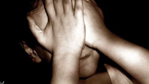 طفل يتعرَّض للتعنيف من والده بمكة.. و«مركز العنف الأسري» يتدخل