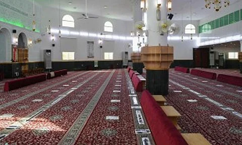 إغلاق 22 مسجدًا في 9 مناطق بعد تسجيل إصابات بـ«كورونا» بين المصلين