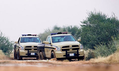 «الأمن البيئي» يقبض على 4 مخالفين ينقلون الرمال ويجرفون التربة بالمدينة