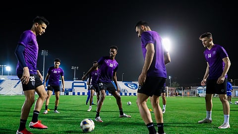 ميكالي يحشد أوراق الهلال لحسم موقعة أجمك