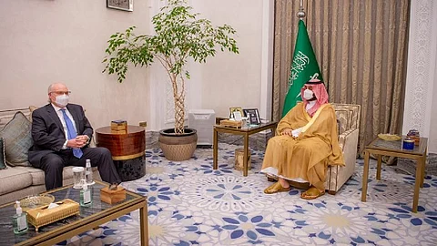 بالصور.. ولي العهد يلتقي المبعوث الأمريكي الخاص إلى اليمن