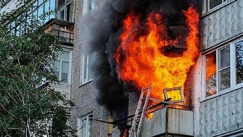 مقتل 8 أشخاص بينهم طفلان في حريق مبنى سكني بروسيا