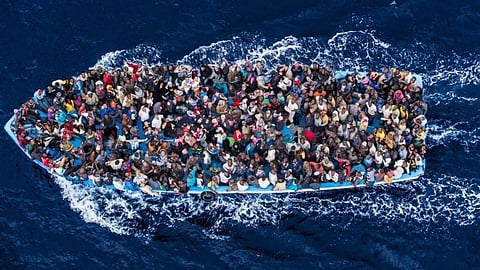 البحرية التونسية تضبط 100 مهاجر غير شرعي في طريقهم إلى إيطاليا