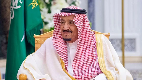 أمر ملكي: إعفاء أحمد العيسى من رئاسة تقويم التعليم.. وتعيين السبتي رئيسًا لمجلس الإدارة