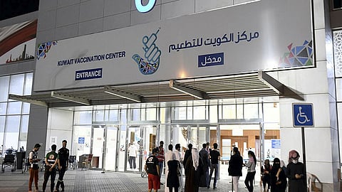 حكومة الكويت تمنع مواطنيها غير الحاصلين على لقاح كورونا من السفر