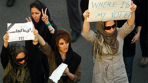 ملف «المرأة الإيرانية» يفضح التناقض الأوروبي في دعم طهران