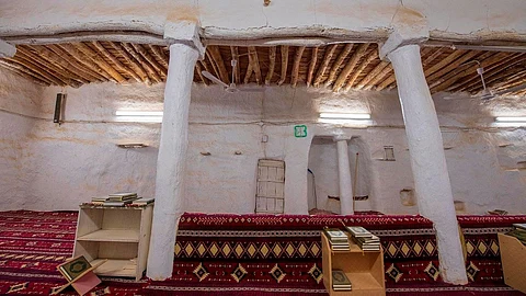 مسجد النصب التراثي بأبها.. ثلاثة قرون من تاريخ المنطقة ترويها جدرانه