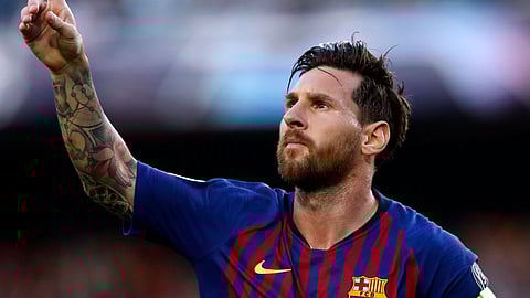 ميسي يقرر تجديد عقده مع برشلونة عامين