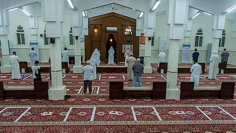 إغلاق 17 مسجدًا في 5 مناطق بعد تسجيل إصابات بكورونا في صفوف المصلين