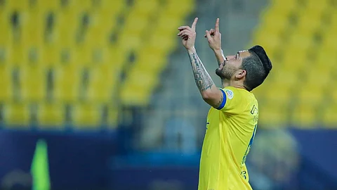 5 أهداف في الشوط الأول من لقاء النصر والفيصلي