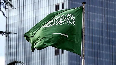 أخبار السعودية اليوم.. اعتماد منتج تأمين سفر المواطنين إلى الخارج وسحب رعدية ممطرة ورياح مغبرة الخميس