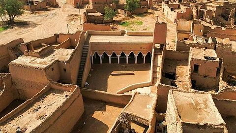 مسجد الزرقاء بثرمداء.. تراث حضاري يبهر المؤرخين