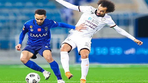 الشباب والهلال.. من يحسم ديربي تكسير العظام؟