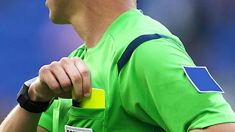 صافرة رومانية تدير مواجهة الشباب والهلال