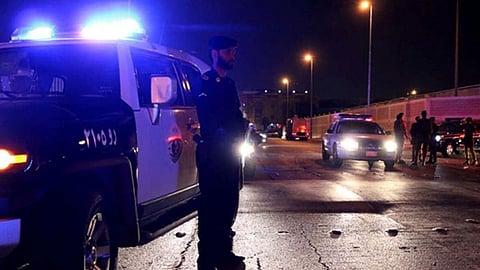 الإطاحة بمقيمين في مكة ضبط بحوزتهما آلاف علب السجائر مجهولة المصدر
