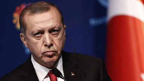 ملاحقات قضائية مفتعلة.. أردوغان يطارد غريمه المستقبلي إمام أوغلو