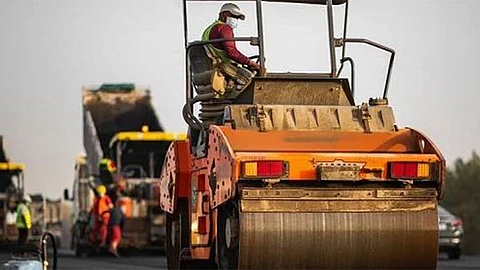 وزارة النقل تنهي العديد من أعمال الصيانة على الطرق خلال أبريل الماضي