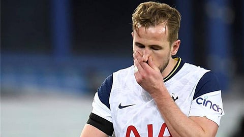كين يفتح أبواب الرحيل عن توتنهام وينتظر تلقي العروض