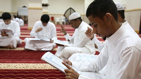 «خيركم» تعلن أسماء أوائل حفاظ وحافظات جدة عبر إذاعة القرآن