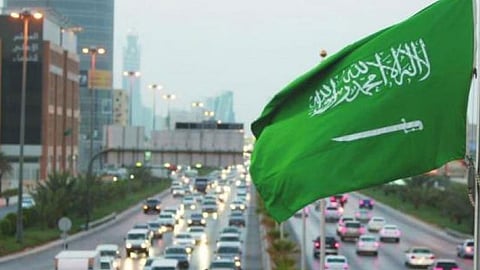 أخبار السعودية اليوم.. «الضمان الصحي» يكشف عن تفاصيل نظام تأمين كورونا للسفر.. وتقديم موعد إيداع معاشات شوال لمستفيدي الضمان الاجتماعي