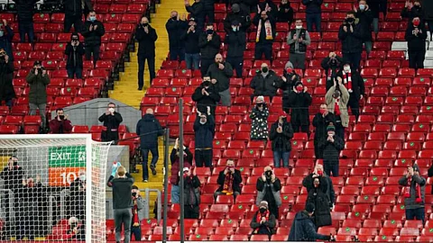 مع تخفيف القيود.. بريطانيا تكشف موعد عودة الجماهير إلى الدوري الإنجليزي