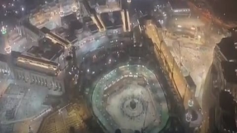 الحرم المكي في ليلة ختم القرآن.. مقطع يوثق لحظات روحانية نادرة