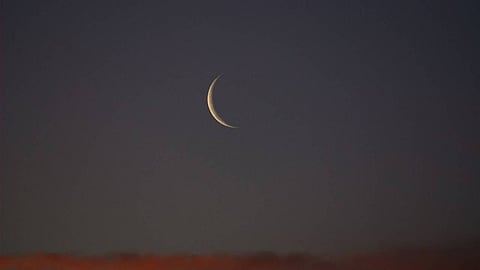 تحري هلال شوال اليوم.. والحسابات الفلكية تشير لاستحالة الرؤية