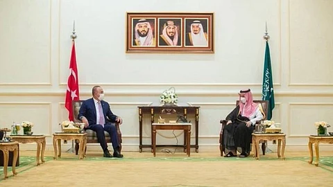 الأمير فيصل بن فرحان يبحث العلاقات الثنائية مع وزير الخارجية التركي