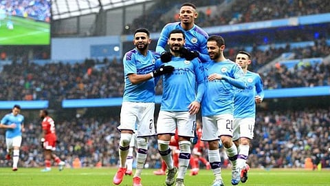 «هدية الثعالب».. مانشستر سيتي يُتوَّج بطلًا للدوري الإنجليزي
