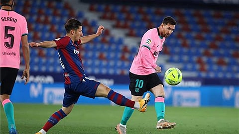 الدوري الإسباني.. ليفانتي يعرقل برشلونة ويمهد طريق أتلتيكو وريال مدريد نحو منصة التتويج