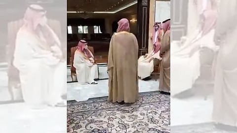 بالفيديو.. ولي العهد يزور الشيخ ناصر الشثري في منزله للتهنئة بعيد الفطر