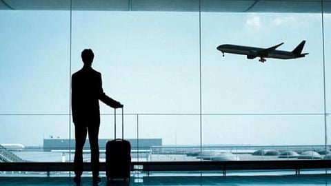 «الزكاة والضريبة والجمارك» تحدد المواد التي تتطلب الإقرار قبل السفر