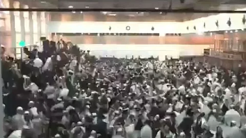مقطع يوثق لحظة انهيار كنيس يهودي بالقدس.. إصابة 60 إسرائيليًا