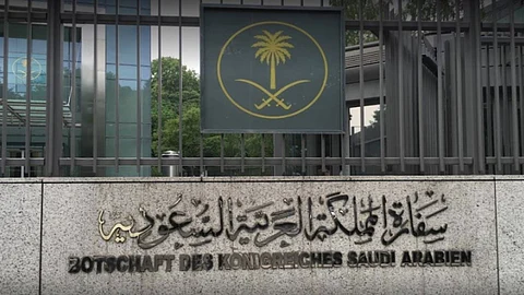 السفارة بالقاهرة تنفي فرض رسوم على الراغبين في السفر إلى مصر
