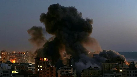 الطيران الإسرائيلي يواصل قصف مناطق متفرقة في قطاع غزة