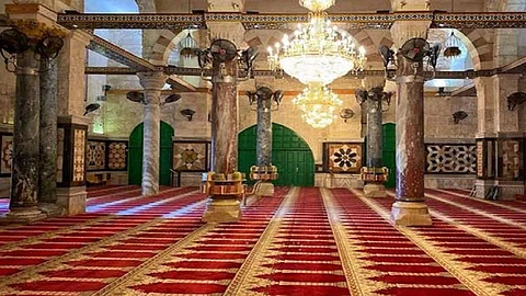 «الشؤون الإسلامية» تغلق 9 مساجد مؤقتًا في 6 مناطق وتعيد فتح 13 أخرى