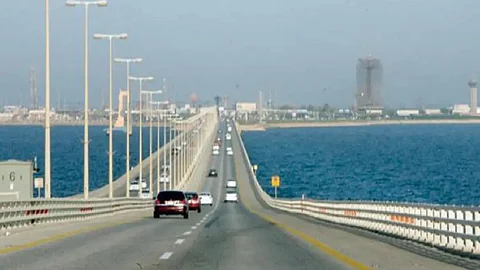 مؤسسة «جسر الملك فهد»: تحديث الإجراءات الصحية للقادمين إلى المملكة
